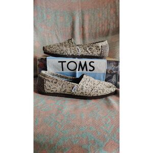 Toms Women's Classics Brown Snow Leopard Flats Size 8.5